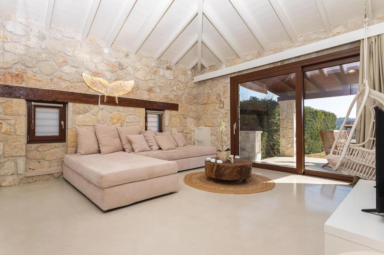Pure Amber Suite Elani Siviri 0*,