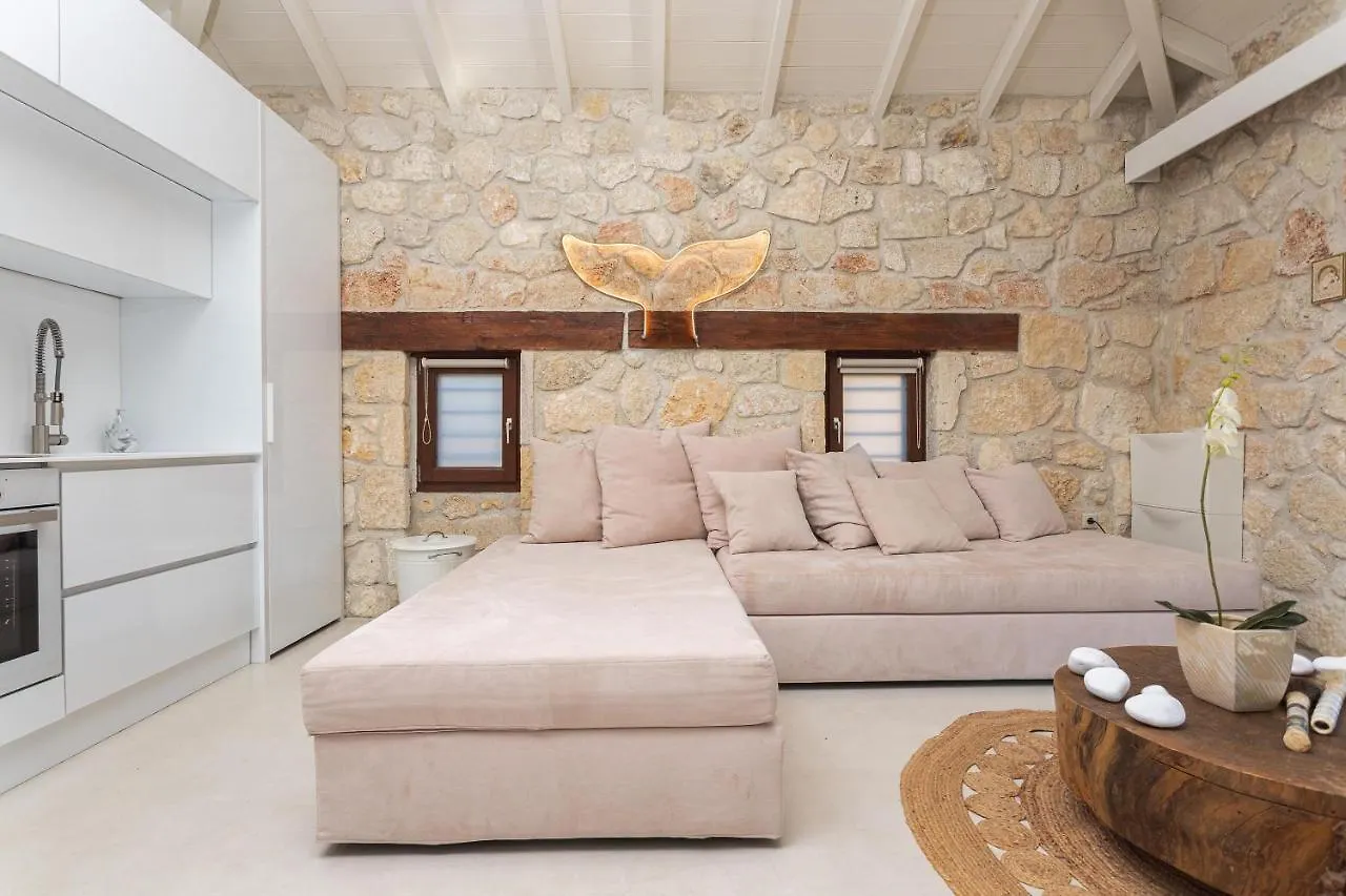 Pure Amber Suite Elani Siviri